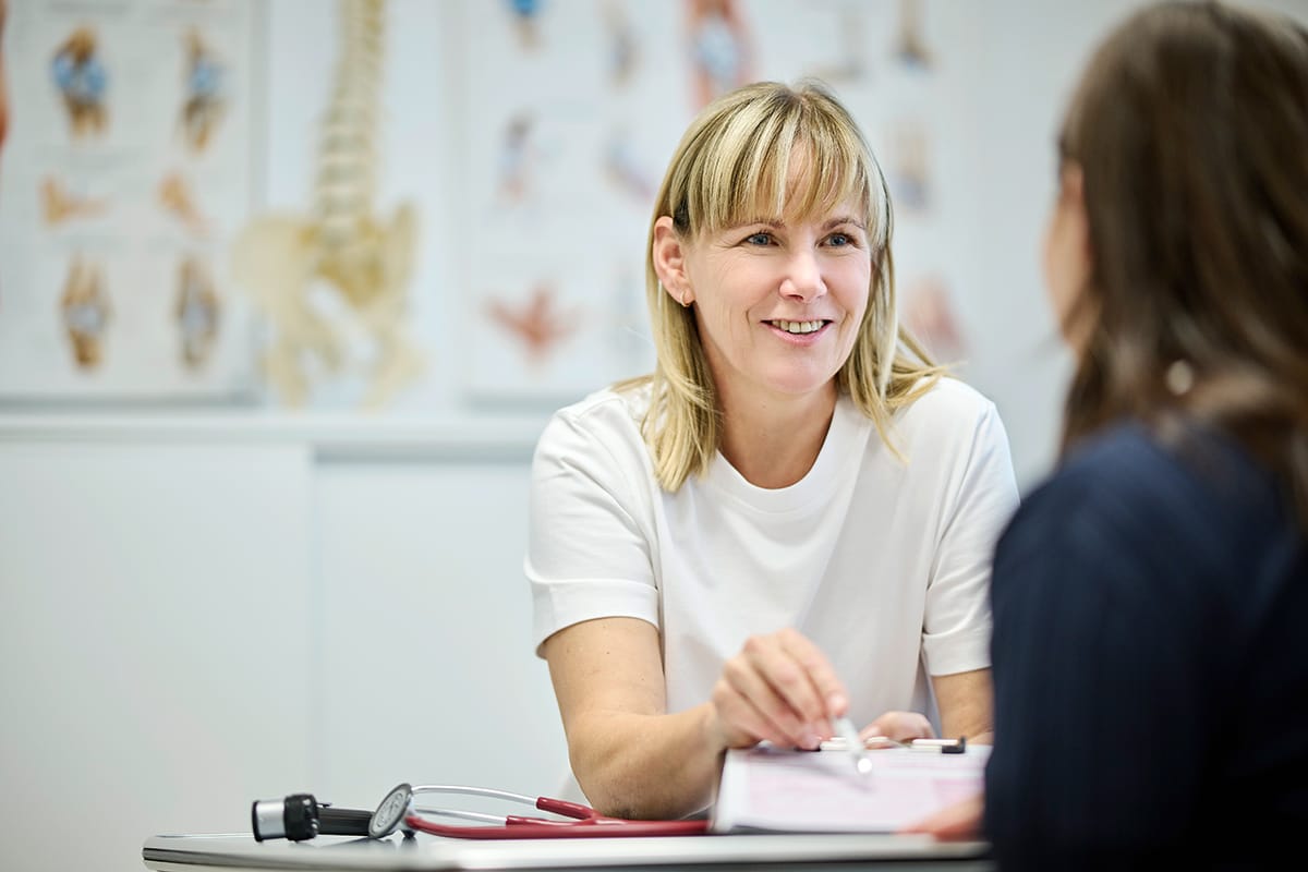 Dr. Susanne Linder in ihrer Ordination in Meiningen – Hausärztin für Allgemeinmedizin
